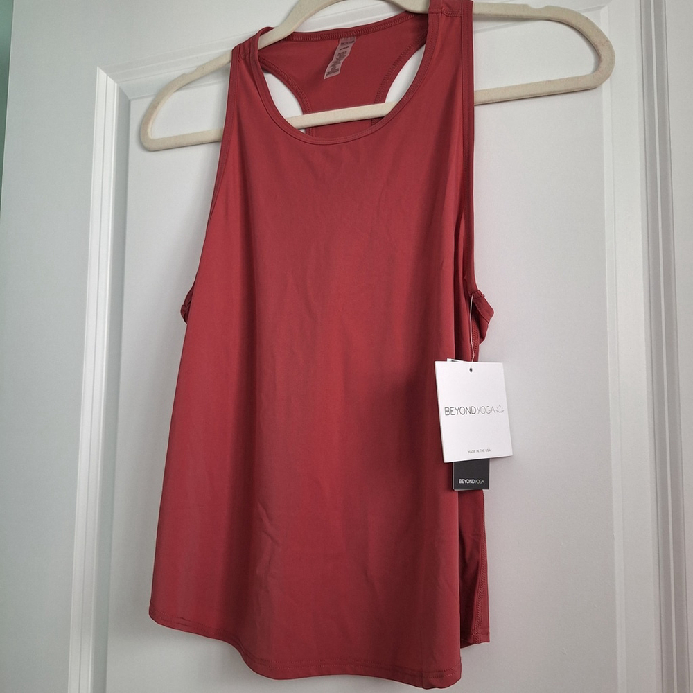 NWT Beyond Yoga POWERBEYOND Lite Resilient Tank Top Wine Womens XS WK4693